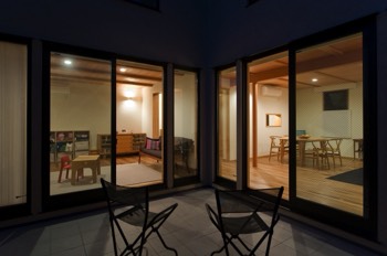  Family and living dining from inner terrace 