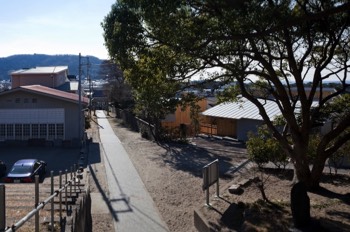  View from the top of the Moriyama shrine and the pedestrian street 