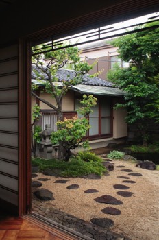  Front garden 