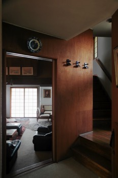  Entrance hall and living room 
