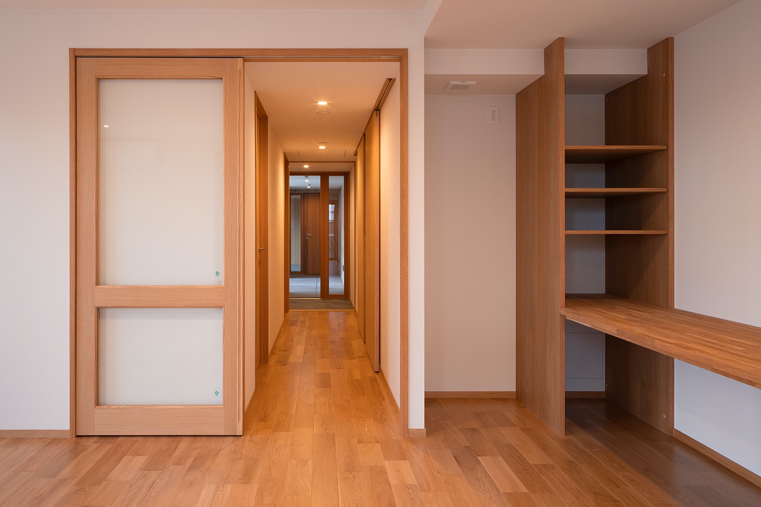  Residence entrance from living room 