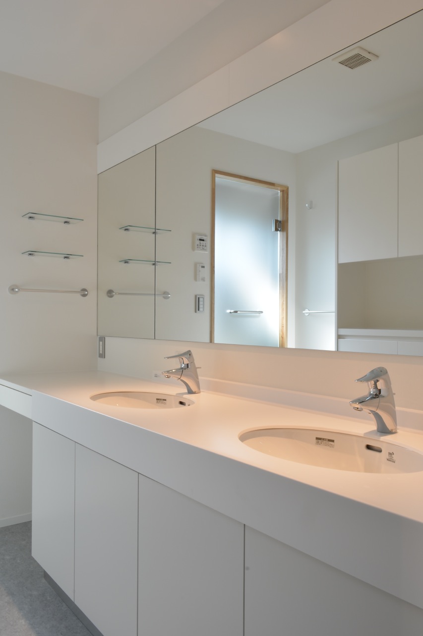  View of the first floor bathroom towards the shower room. 